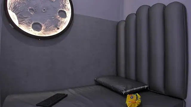 Luna  02 online show from 02/18/26, 12:01