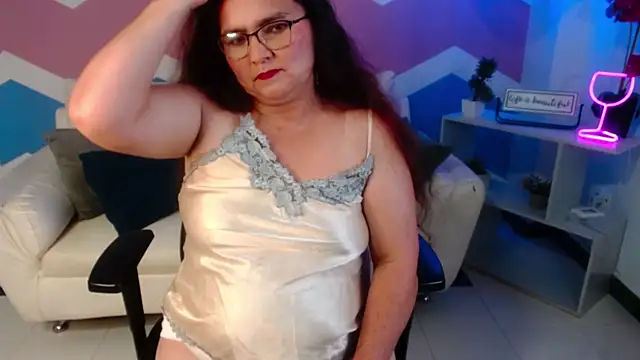 Snapshot of elena_milf1 chatting on 01/11/26, 04:34 elena milf1 online show from 01/11/26, 04:34