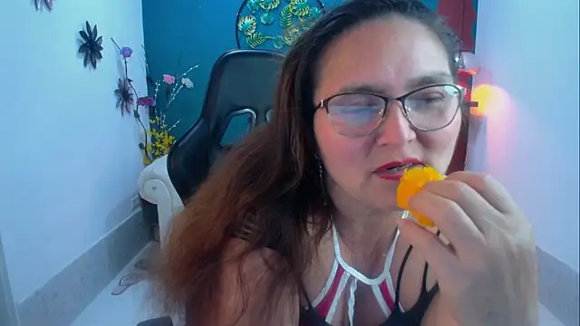 Snapshot of elena_milf1 chatting on 01/14/26, 05:51 elena milf1 online show from 01/14/26, 05:51