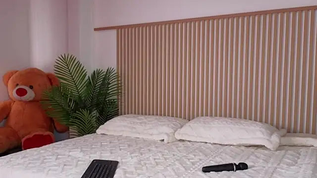 Snapshot of lia_corner chatting on 01/13/26, 07:30 lia corner online show from 01/13/26, 07:30