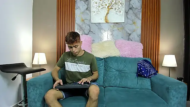 AVENGER BOYS2026 online show from 02/18/26, 07:32