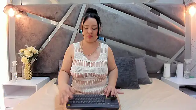 emiily whitee  online show from 01/09/26, 07:37