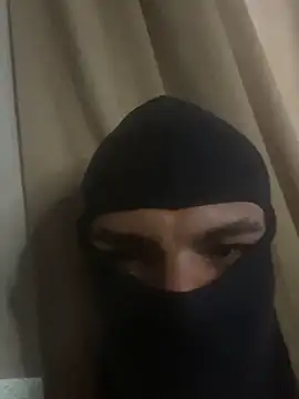 Snapshot of magneto01 chatting on 01/06/26, 04:32 magneto01 online show from 01/06/26, 04:32