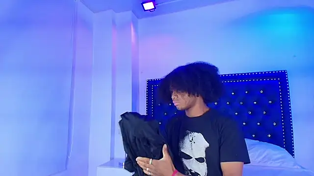 Snapshot of Cristal_and_luke chatting on 01/13/26, 03:23 Cristal and luke online show from 01/13/26, 03:23