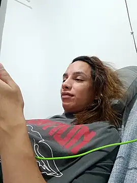 ofjuliaa online show from 04/26/26, 10:51