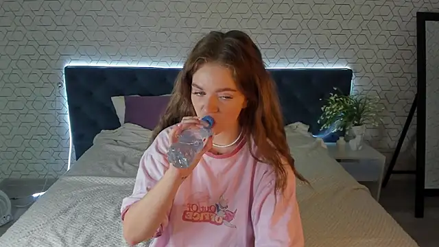 Snapshot of desiree_doll chatting on 02/23/26, 01:03 desiree doll online show from 02/23/26, 01:03