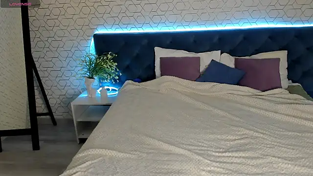 Snapshot of desiree_doll chatting on 03/03/26, 01:12 desiree doll online show from 03/03/26, 01:12