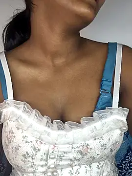 Snapshot of Royal-girl78 chatting on 01/11/26, 04:23 Royal-girl78 online show from 01/11/26, 04:23