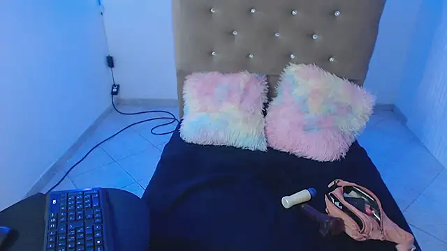 sexy bonnie 18 online show from 01/13/26, 03:50