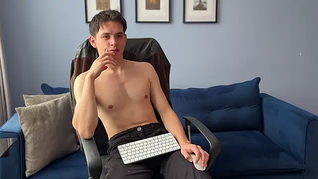 Enzho liam online show from 03/26/26, 06:35