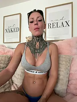 Snapshot of TittenTina chatting on 07/15/26, 03:28 TittenTina online show from 07/15/26, 03:28