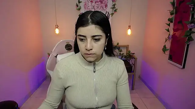Snapshot of Adri_gomez_x chatting on 07/15/26, 11:48 Adri gomez x online show from 07/15/26, 11:48
