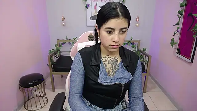 Snapshot of Adri_gomez_x chatting on 07/19/26, 12:42 Adri gomez x online show from 07/19/26, 12:42