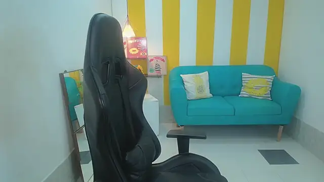 Snapshot of esmeralda_cuisman chatting on 01/17/26, 11:26 esmeralda cuisman online show from 01/17/26, 11:26