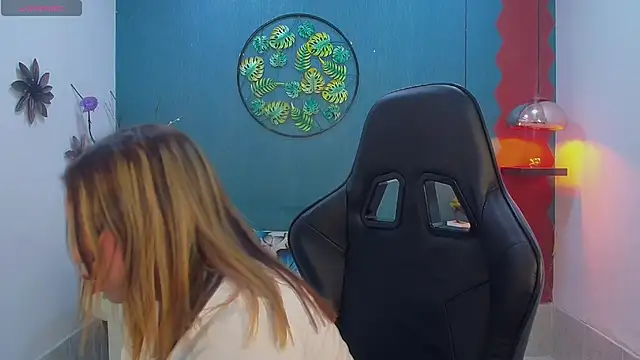 Snapshot of esmeralda_cuisman chatting on 02/07/26, 12:09 esmeralda cuisman online show from 02/07/26, 12:09