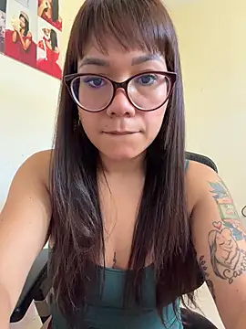 Snapshot of AlinayAlesso chatting on 01/08/26, 02:30 AlinayAlesso online show from 01/08/26, 02:30