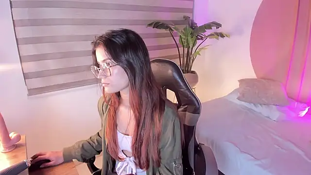 Snapshot of scarlett_rosse_x chatting on 01/12/26, 02:22 scarlett rosse x online show from 01/12/26, 02:22