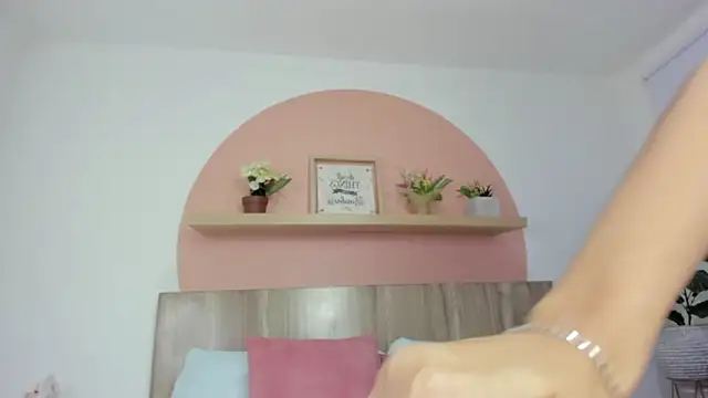 charlote smit  online show from 01/12/26, 07:19