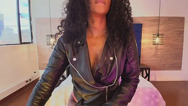 Ellie-Alves online show from 04/07/26, 05:02