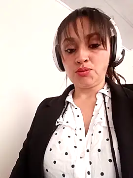 Snapshot of Alejandra_N chatting on 02/06/26, 02:20 Alejandra N online show from 02/06/26, 02:20
