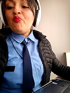 Alejandra N online show from 03/04/26, 02:01