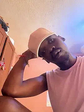 Snapshot of BigAndBeaut chatting on 01/12/26, 12:43 BigAndBeaut online show from 01/12/26, 12:43