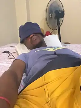 Snapshot of BigAndBeaut chatting on 02/19/26, 08:32 BigAndBeaut online show from 02/19/26, 08:32