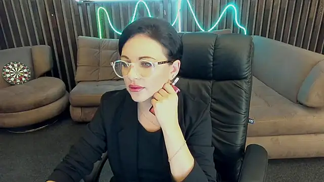 Dafni Monn online show from 09/20/25, 05:41