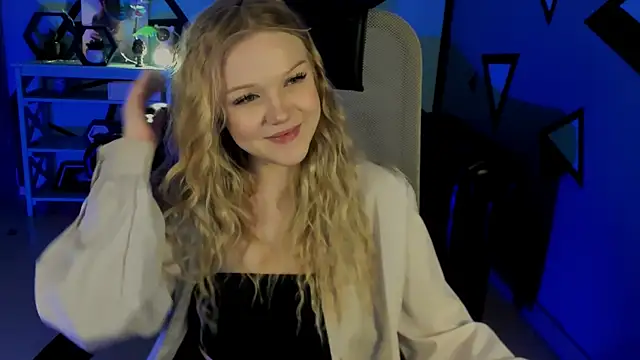 ChloeWhite online show from 04/07/26, 11:21