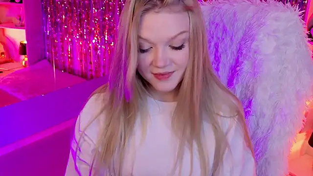 ChloeWhite online show from 04/18/26, 09:46