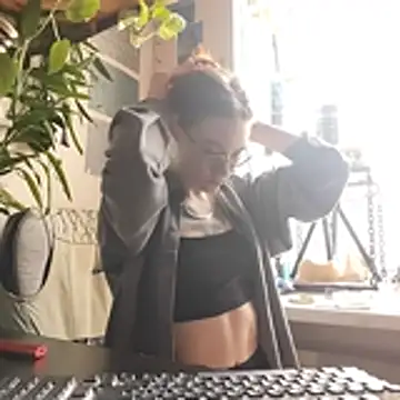 Shy Bamby online show from 02/10/26, 10:52