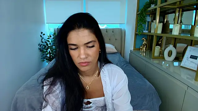 Maxine Spencer online show from 02/02/26, 07:56