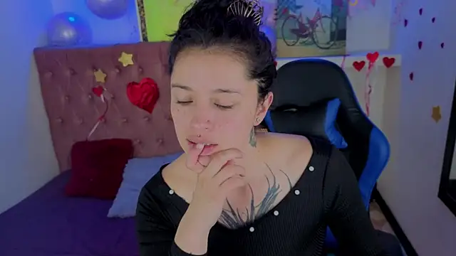 Snapshot of Harley_quinzell chatting on 02/23/26, 07:00 Harley quinzell online show from 02/23/26, 07:00