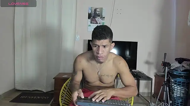 Snapshot of antonio_aguilarx chatting on 06/28/26, 02:56 antonio aguilarx online show from 06/28/26, 02:56