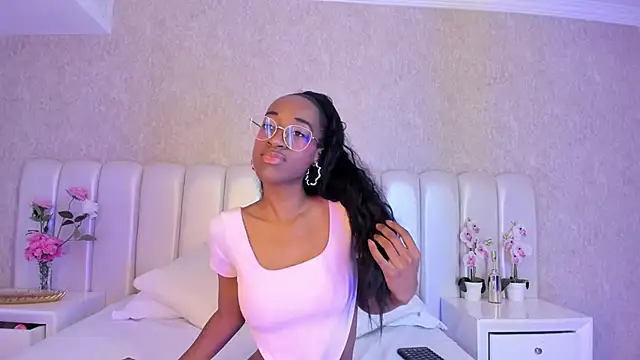 Snapshot of Julianiita_ chatting on 02/14/26, 01:30 Julianiita online show from 02/14/26, 01:30