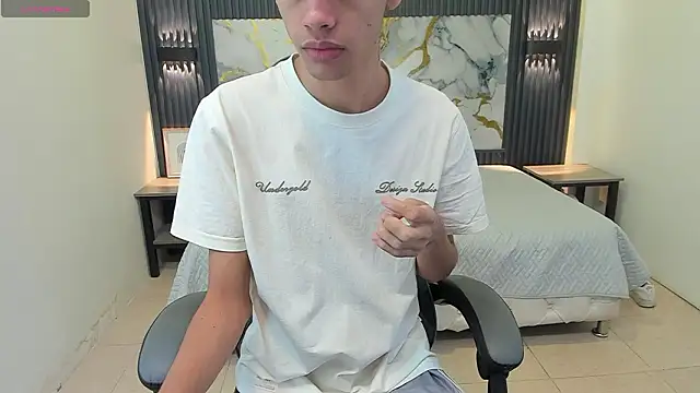 Snapshot of Dark_Desiree18 chatting on 02/04/26, 12:00 Dark Desiree18 online show from 02/04/26, 12:00