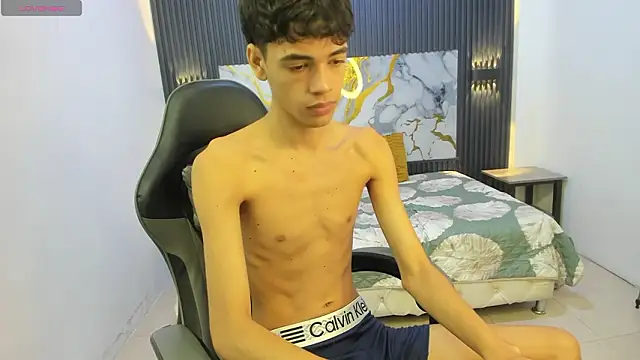 Snapshot of Dark_Desiree18 chatting on 02/15/26, 12:14 Dark Desiree18 online show from 02/15/26, 12:14