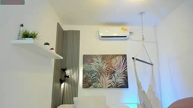 ailann  online show from 04/18/26, 05:39