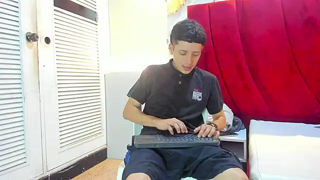 ESTEBAN 2102 online show from 01/12/26, 12:32