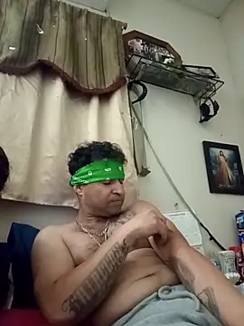 Snapshot of yoguitolokoche chatting on 02/27/26, 12:49 yoguitolokoche online show from 02/27/26, 12:49