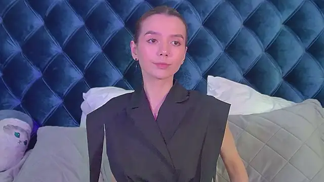 VanessaVienne online show from 04/18/26, 04:11