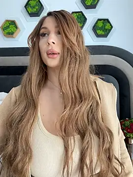 LucyBridgette online show from 05/06/26, 11:15