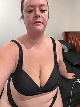 carinabro10 online show from 04/19/26, 12:33