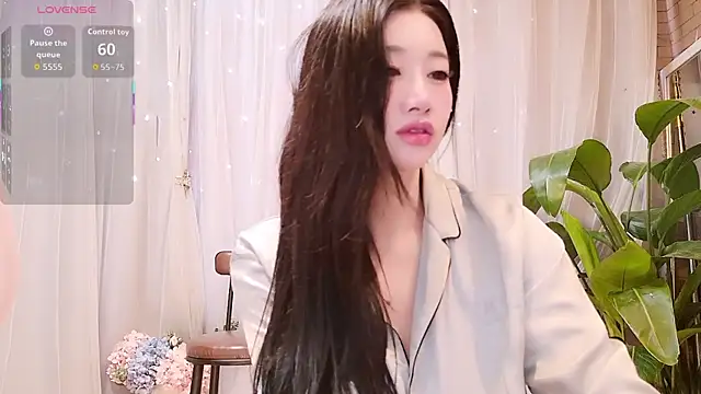 Snapshot of neinei_bao chatting on 04/25/26, 02:58 neinei bao online show from 04/25/26, 02:58
