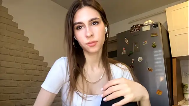 ElsieKuhlmann online show from 03/10/26, 05:12