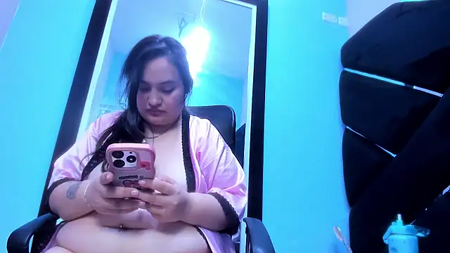 MiaRouss69 online show from 04/29/26, 07:45