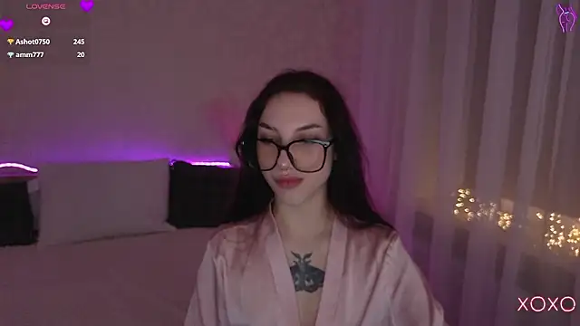 Snapshot of TianaHot777 chatting on 02/04/26, 01:44 TianaHot777 online show from 02/04/26, 01:44