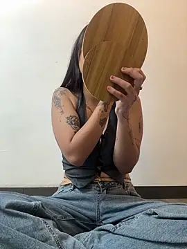 Abriil cutee online show from 04/11/26, 02:21