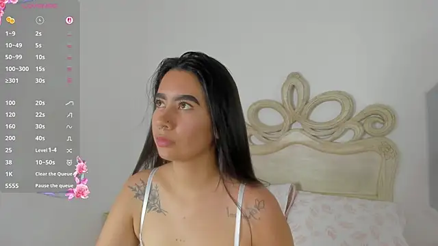 paulina lux online show from 03/18/26, 08:01