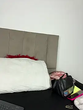 LeslyCooper1 online show from 02/11/26, 07:19